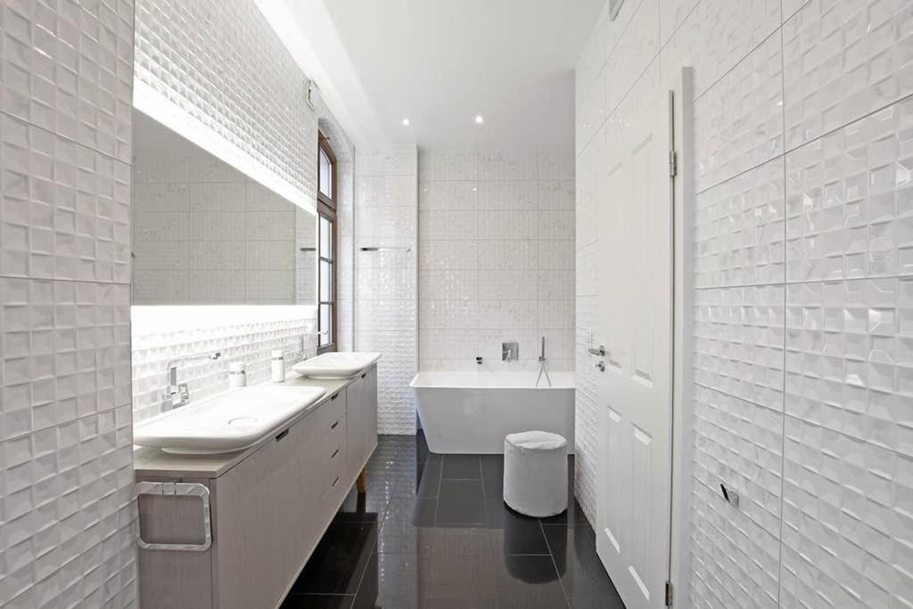 6,5 Luxury Room Apartment - Central Zwickau - 3 Bedrooms - 2 Bathrooms Екстер'єр фото