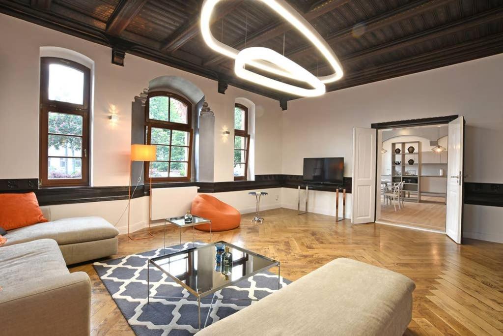 6,5 Luxury Room Apartment - Central Zwickau - 3 Bedrooms - 2 Bathrooms Екстер'єр фото