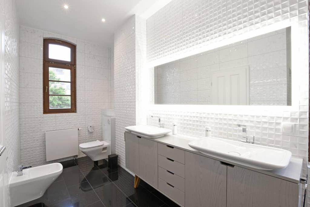 6,5 Luxury Room Apartment - Central Zwickau - 3 Bedrooms - 2 Bathrooms Екстер'єр фото